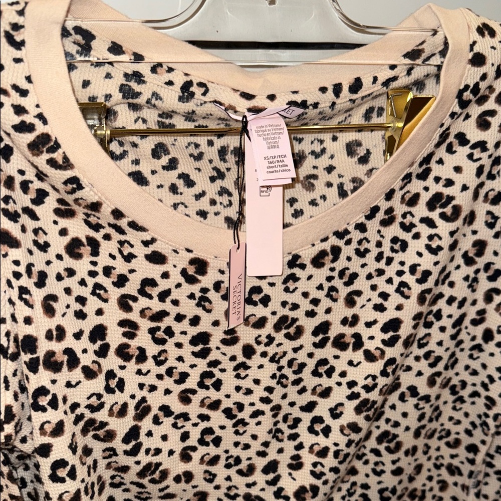 Victoria's Secret Pink Leopard Kids Pajama Set - Picture 4 of 4